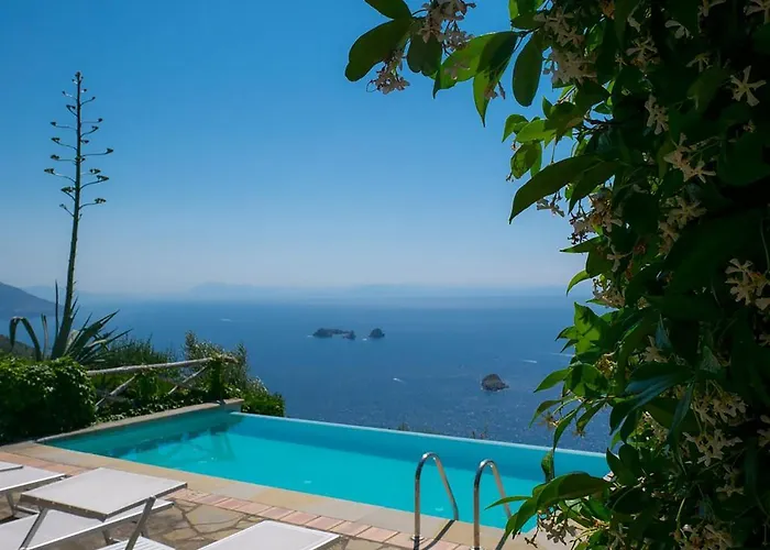 - Raffaella * SantʼAgata sui Due Golfi