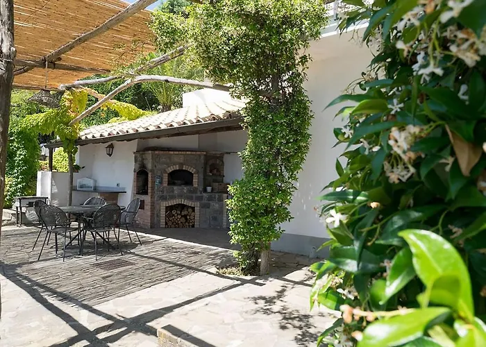 Villa - Raffaella SantʼAgata sui Due Golfi